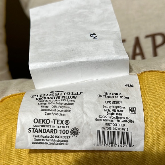 🌸NEW THRESHOLD 3 PIECES DECORATIVE PILLOW 18in x 18 in NEW WITH TAGS. - Picture 9 of 15